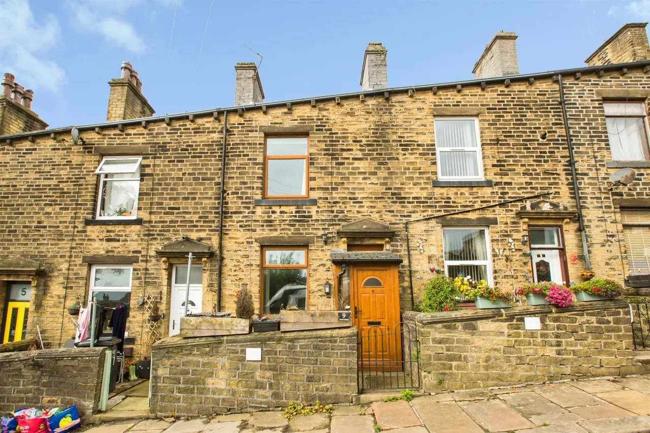 2 bed house for sale — Byron Street, Sowerby Bridge