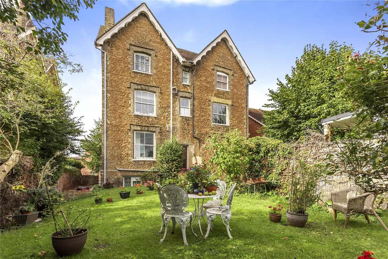 1 bed flat for sale, Stoke Road, Guildford, GU1