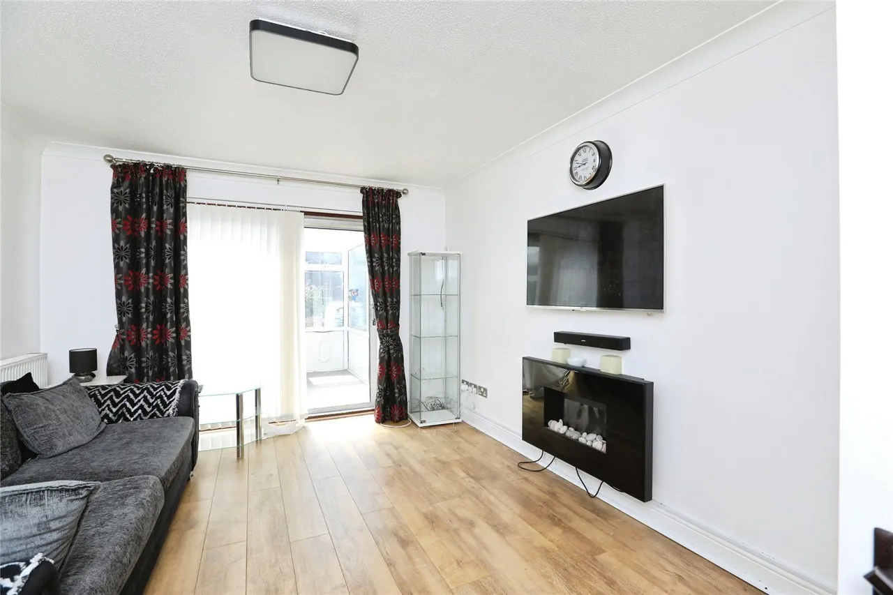 Peregrine Drive, Sittingbourne, Kent, ME10, photo 3