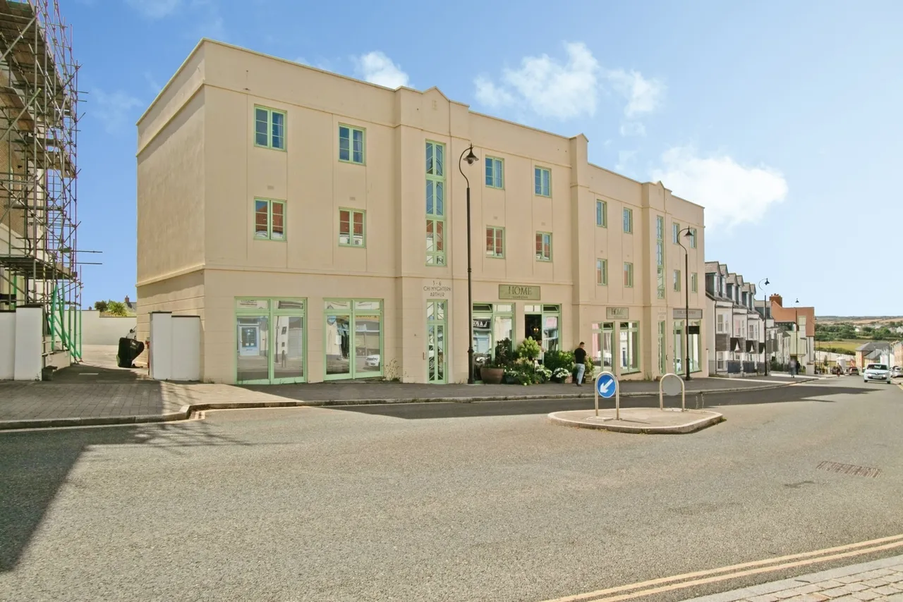 2 bed flat for sale, Plen Tennyson, Nansledan, TR8