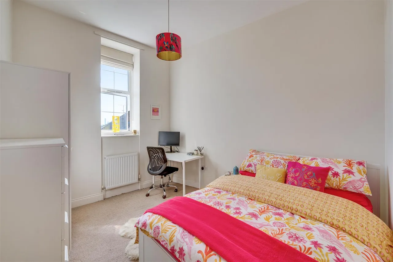 Cooper Road, London, NW10, photo 9