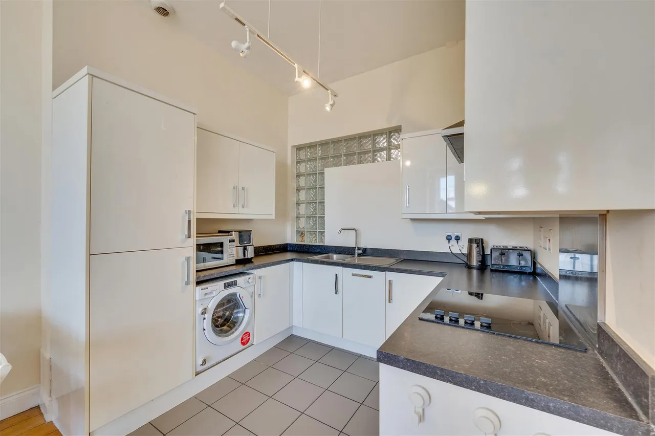 Cooper Road, London, NW10, photo 8