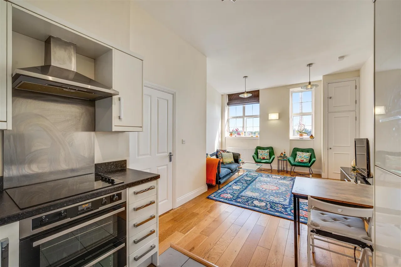 Cooper Road, London, NW10, photo 5