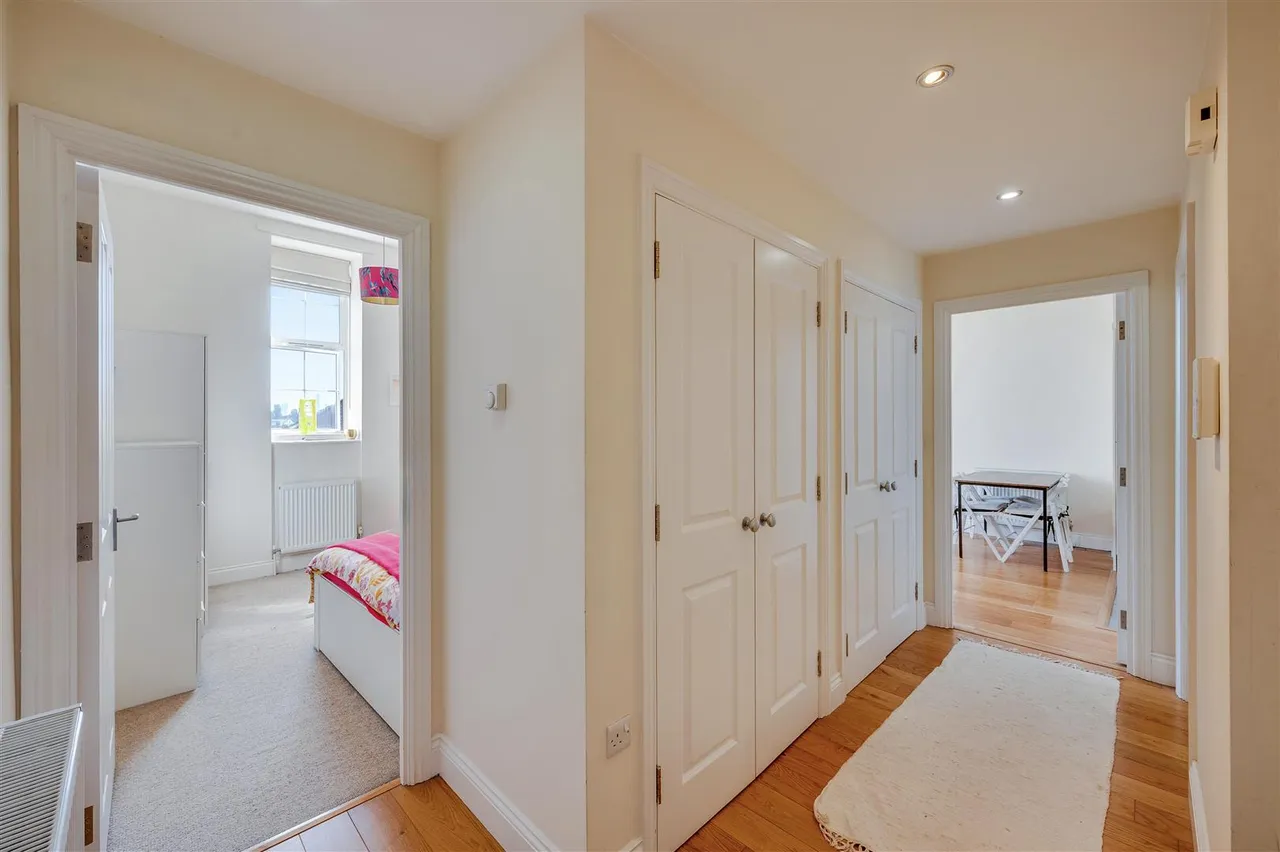 Cooper Road, London, NW10, photo 7