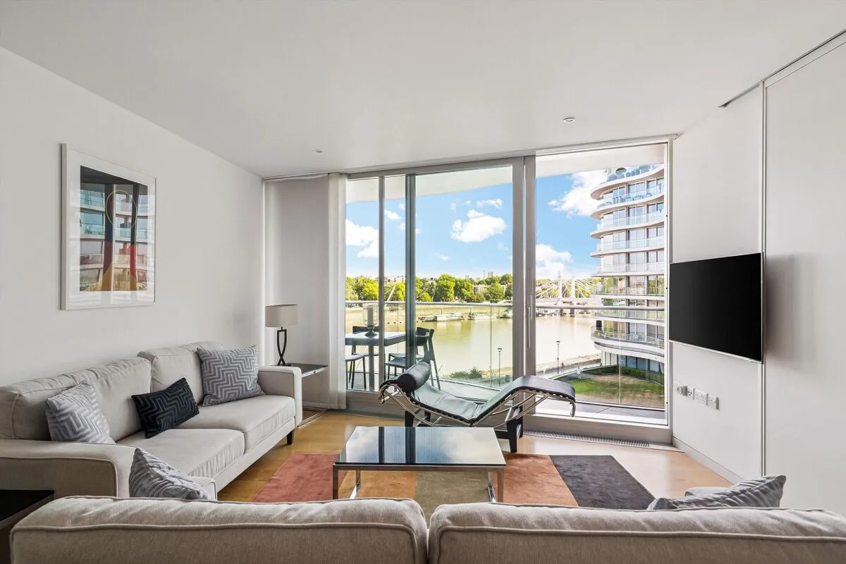 2 bed flat for sale, Hester Road, London, SW11