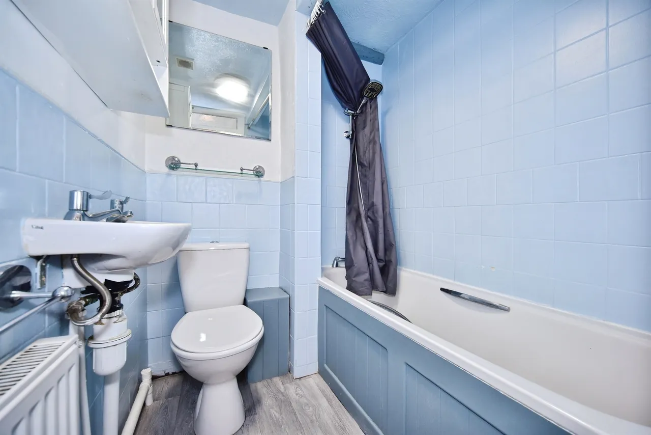 Pear Tree Row, Maidstone, ME17, photo 13