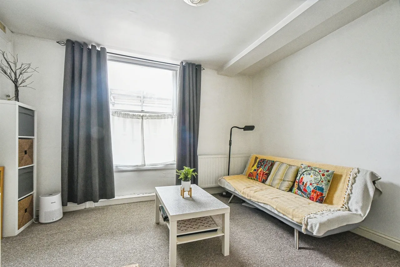 High Street, Calne, SN11, photo 2