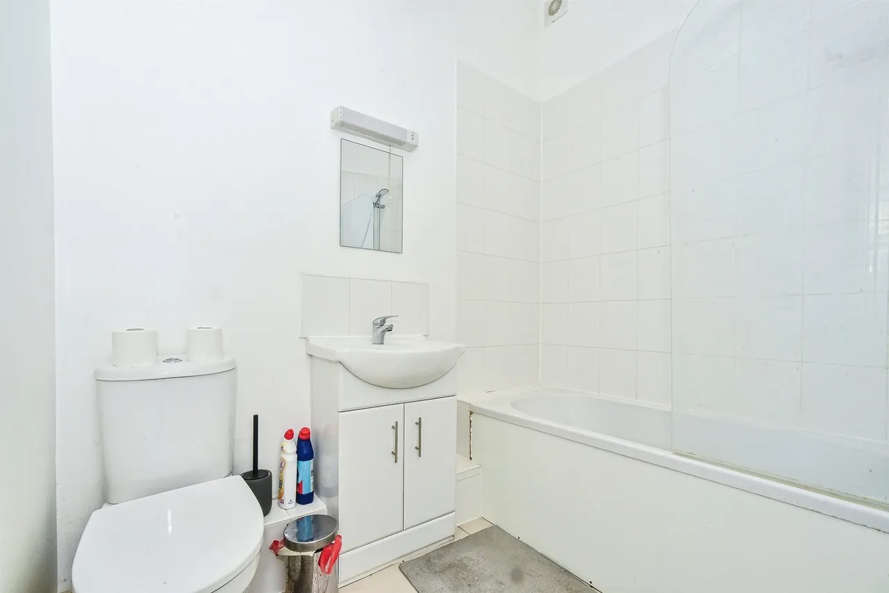 High Street, Calne, SN11, photo 12