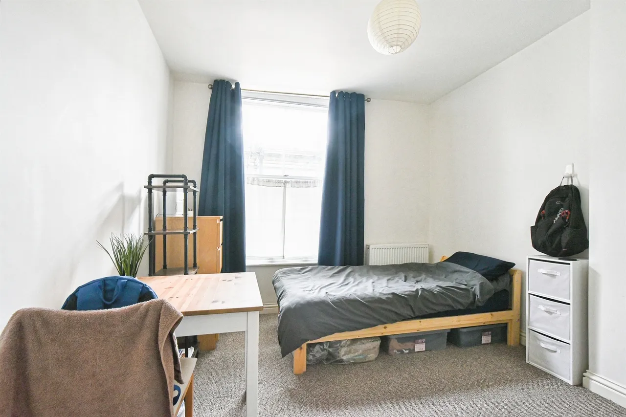 High Street, Calne, SN11, photo 9