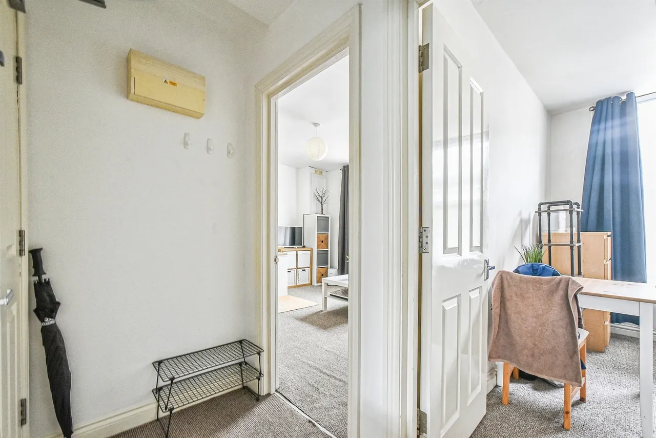 High Street, Calne, SN11, photo 8