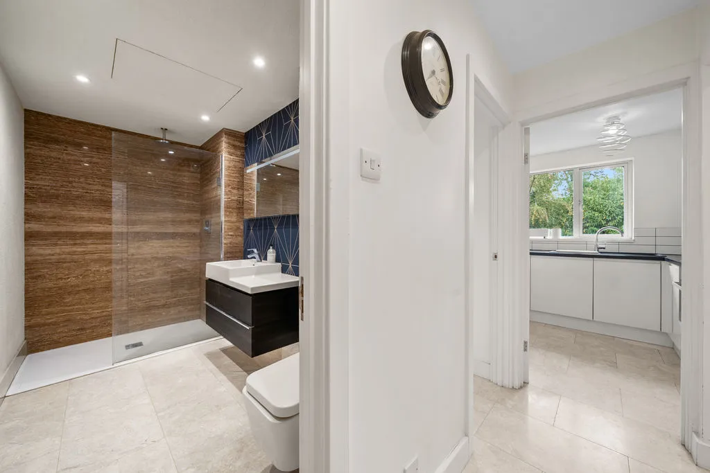 Brockley Combe, Weybridge KT13 9QD, photo 8