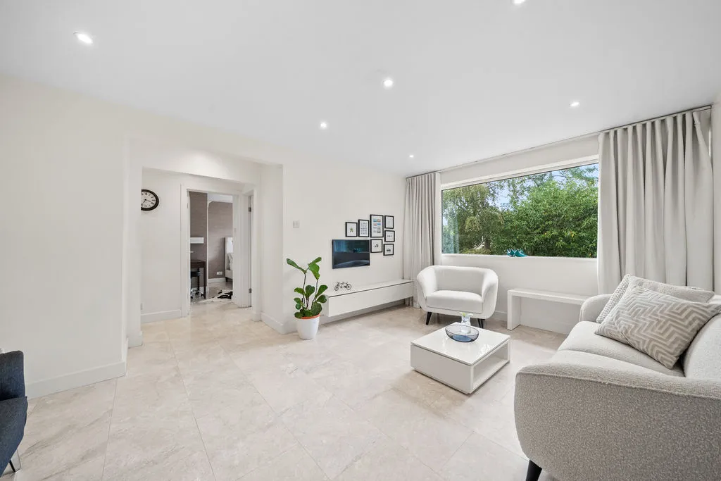 Brockley Combe, Weybridge KT13 9QD, photo 3