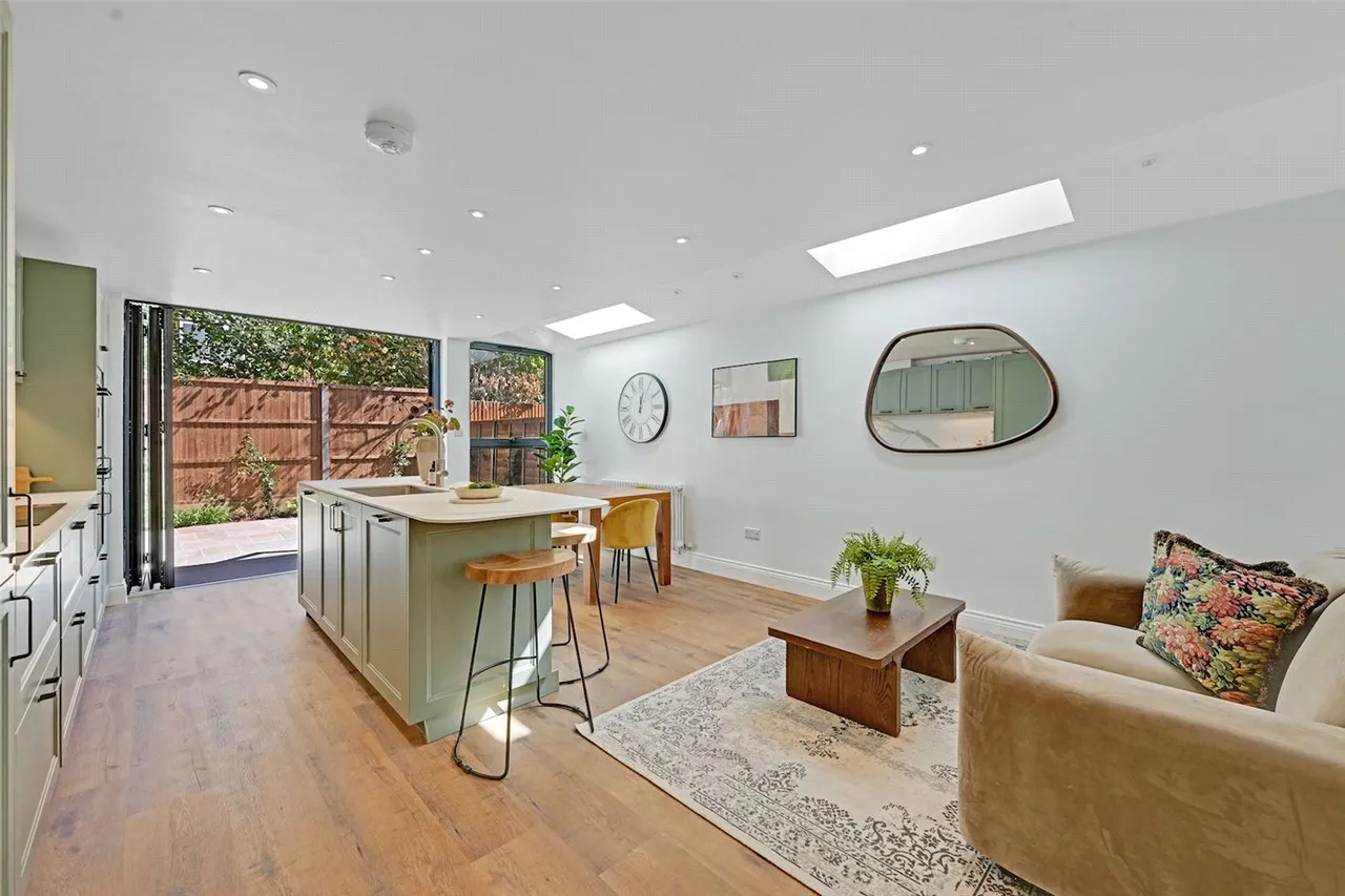 Earlsmead Road, London, NW10, photo 9