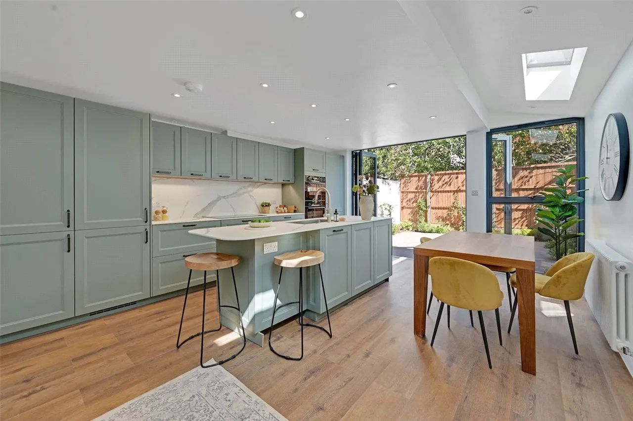 Earlsmead Road, London, NW10, photo 8