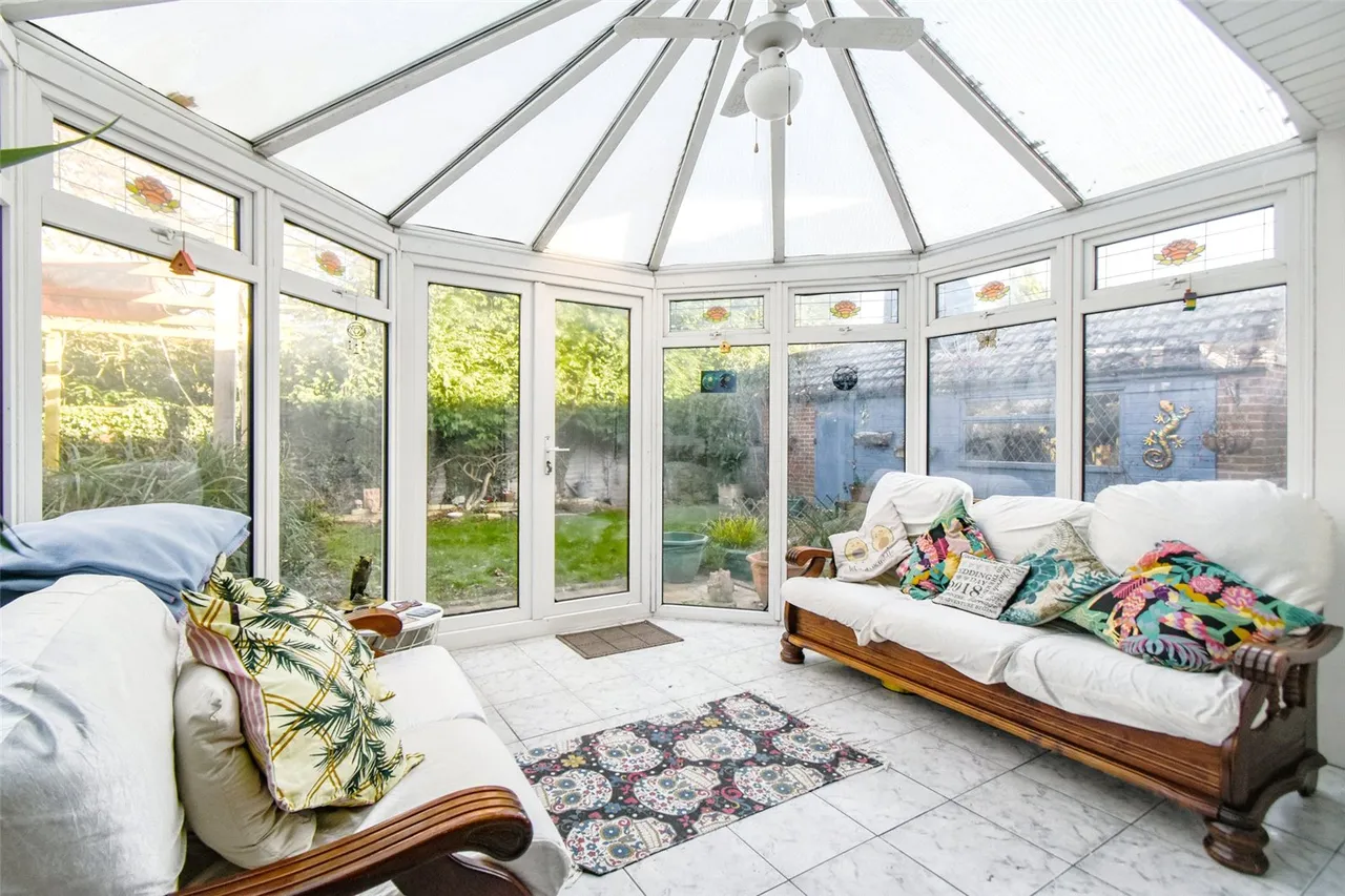 Reading Road, Hook, Hampshire, RG27 9EA, photo 5