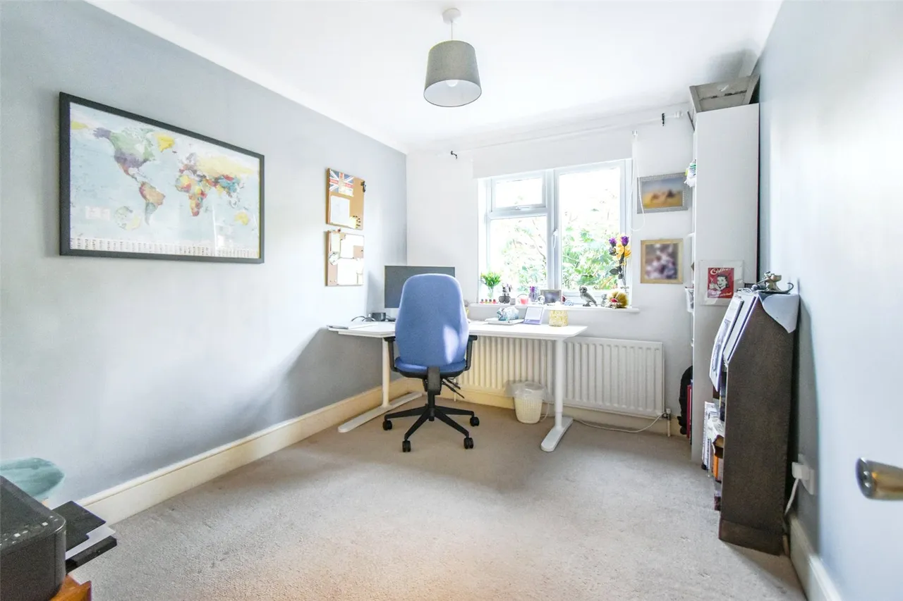 Reading Road, Hook, Hampshire, RG27 9EA, photo 7