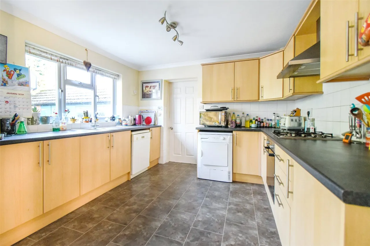 Reading Road, Hook, Hampshire, RG27 9EA, photo 3