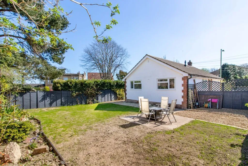 2 bed house for sale — Colville Road, LOWESTOFT