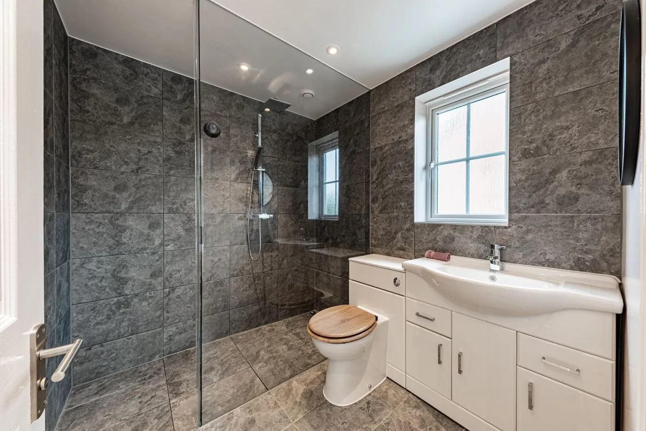 Widgeon Walk, Hawkinge, CT18, photo 22