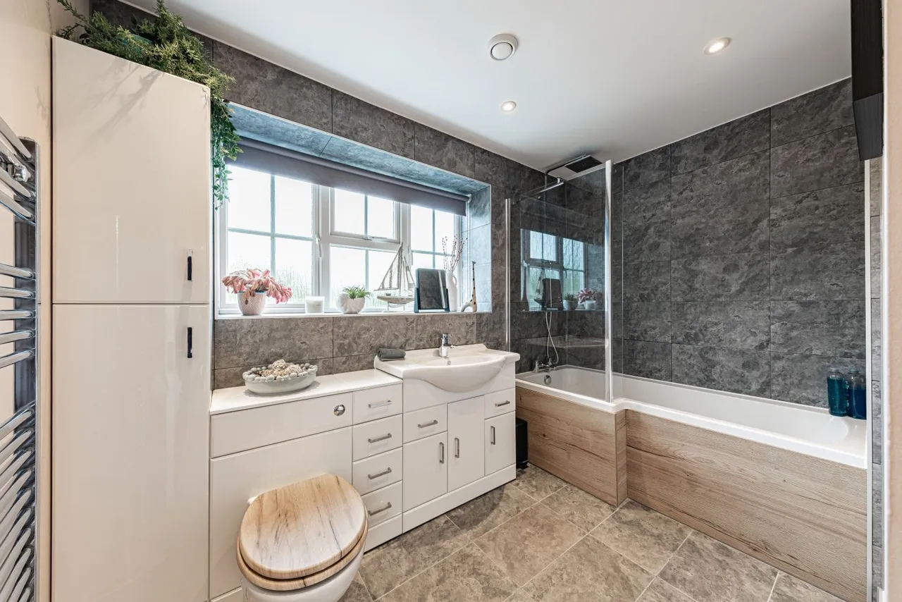 Widgeon Walk, Hawkinge, CT18, photo 27