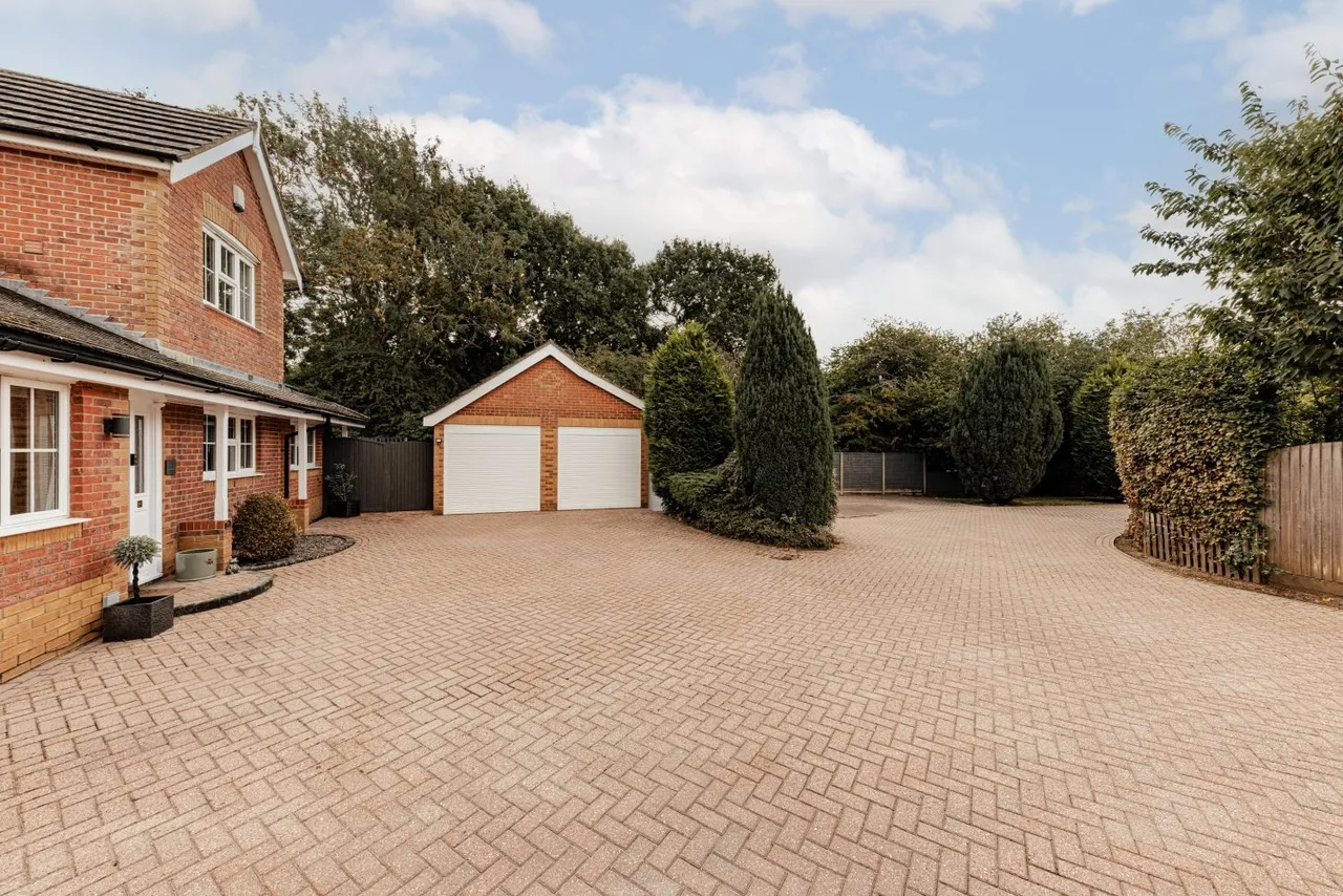 Widgeon Walk, Hawkinge, CT18, photo 35