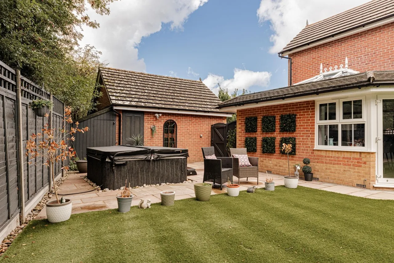 Widgeon Walk, Hawkinge, CT18, photo 32