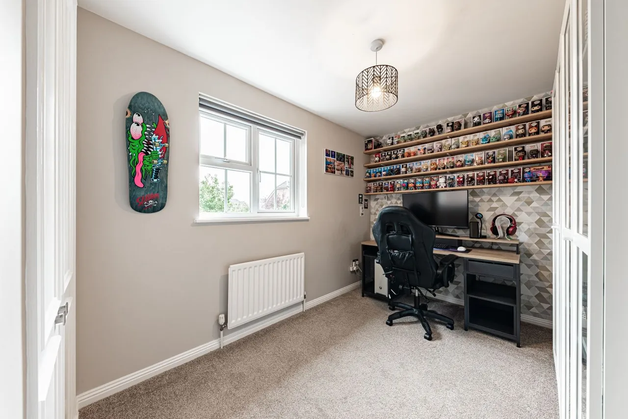 Widgeon Walk, Hawkinge, CT18, photo 26