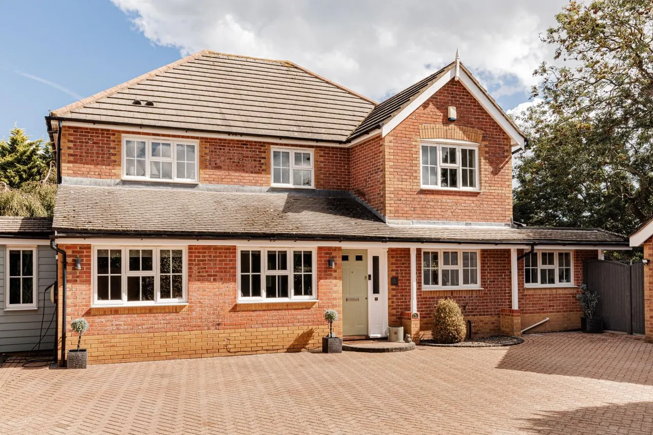 5 bed house for sale, Widgeon Walk, Hawkinge, CT18