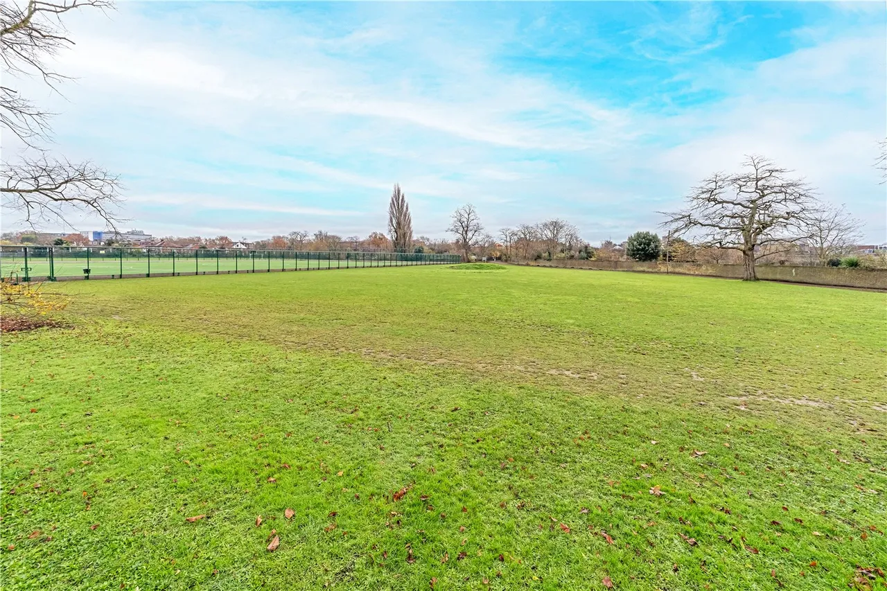 Craneford Way, Twickenham, TW2 7SQ, photo 12