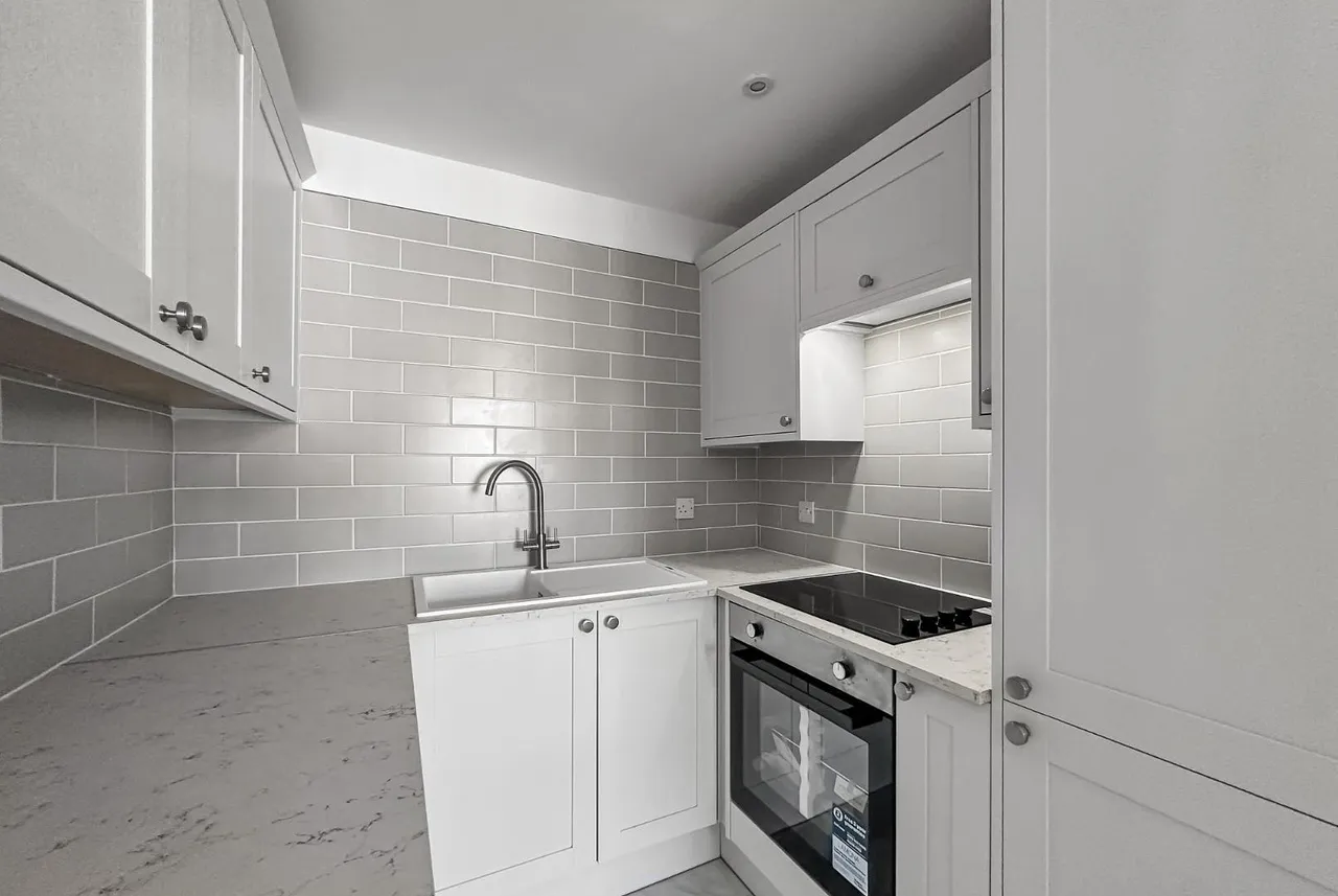 Queens Road, Hale, Cheshire WA15 9JF, photo 5