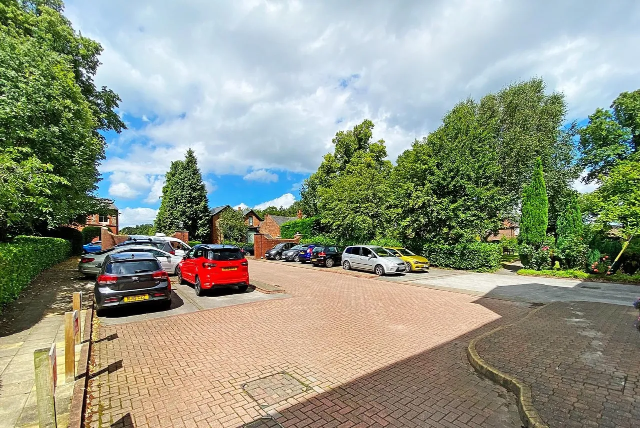 Queens Road, Hale, Cheshire WA15 9JF, photo 24