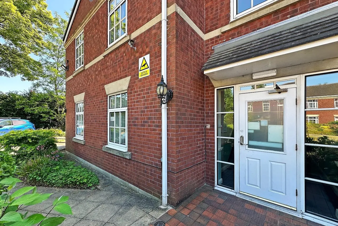 Queens Road, Hale, Cheshire WA15 9JF, photo 19