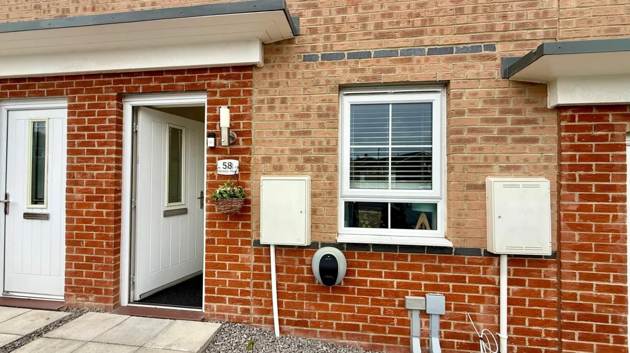 2 bed house to rent — Windsor Road, Dewsbury