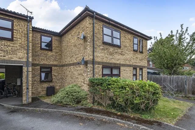 Oakley Close, Addlestone, KT15, photo 9