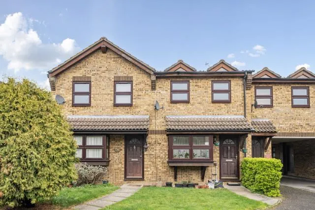 1 bed flat for sale, Oakley Close, Addlestone, KT15