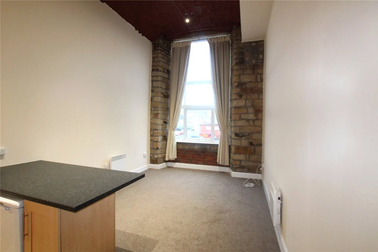 Savile Street, Milnsbridge, HD3, photo 2