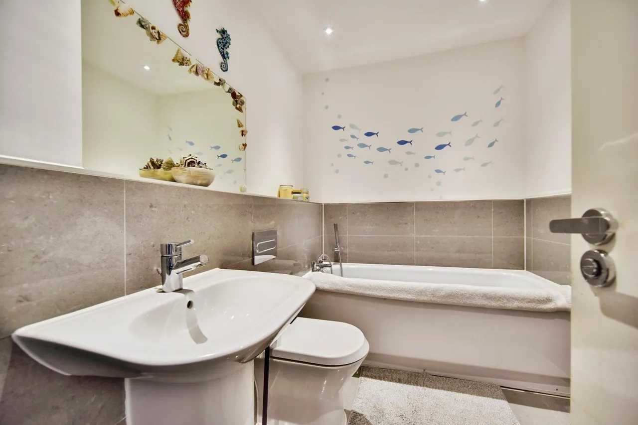 Clarence Way, Kings Hill, ME19, photo 17