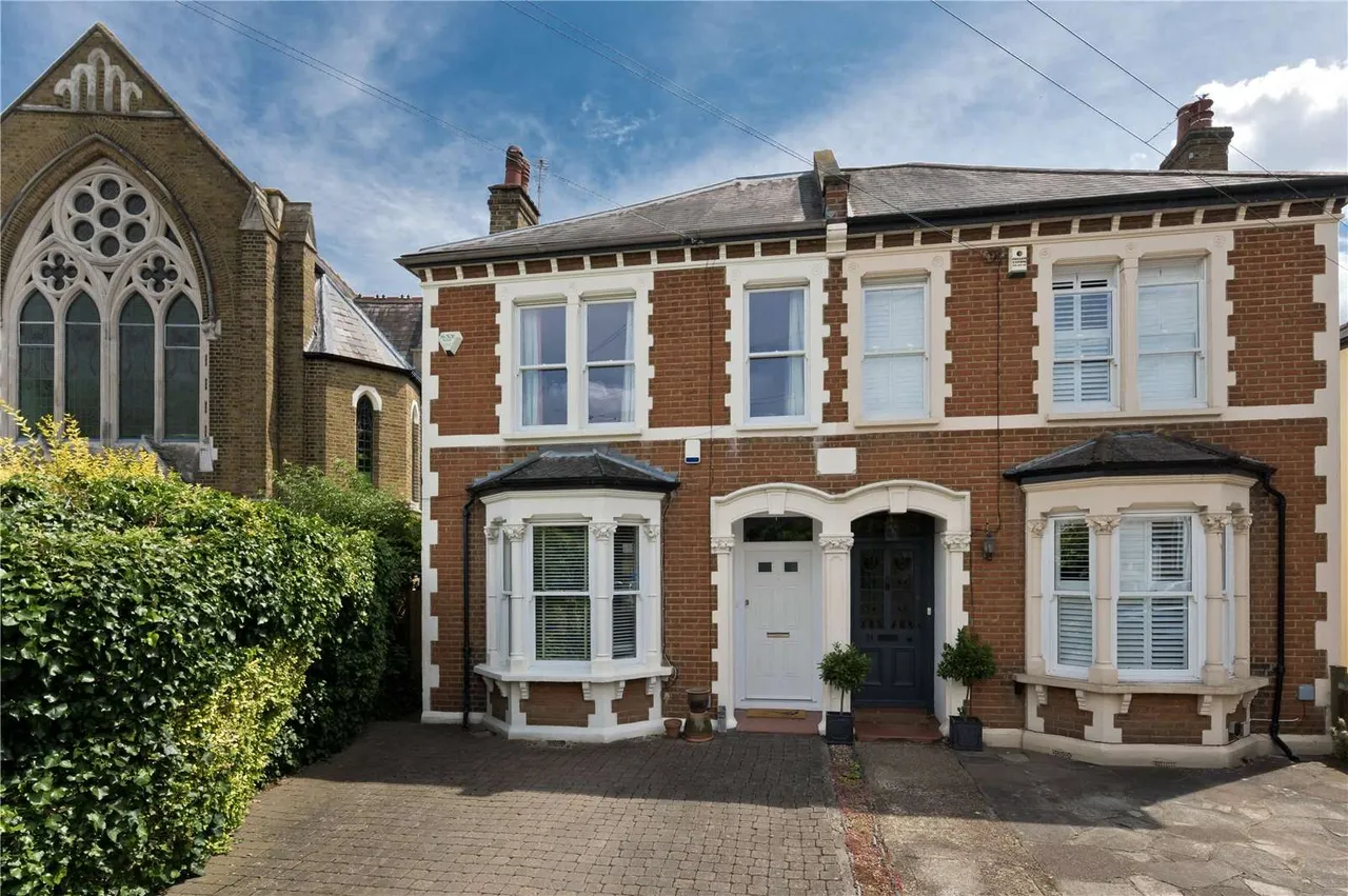 3 bed house for sale — Manor Road, East Molesey, Surrey, KT8 9JU