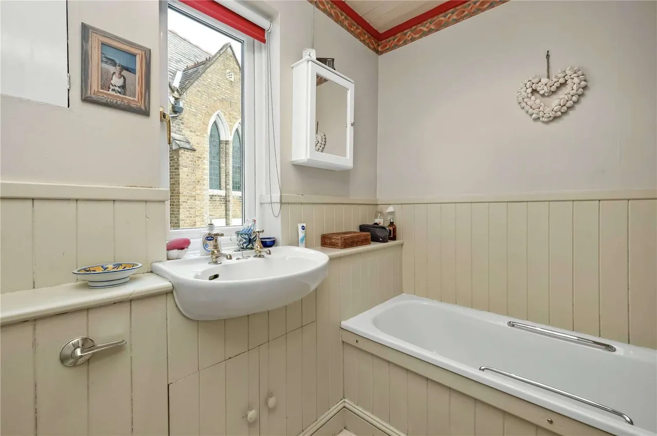 Manor Road, East Molesey, Surrey, KT8 9JU, photo 11
