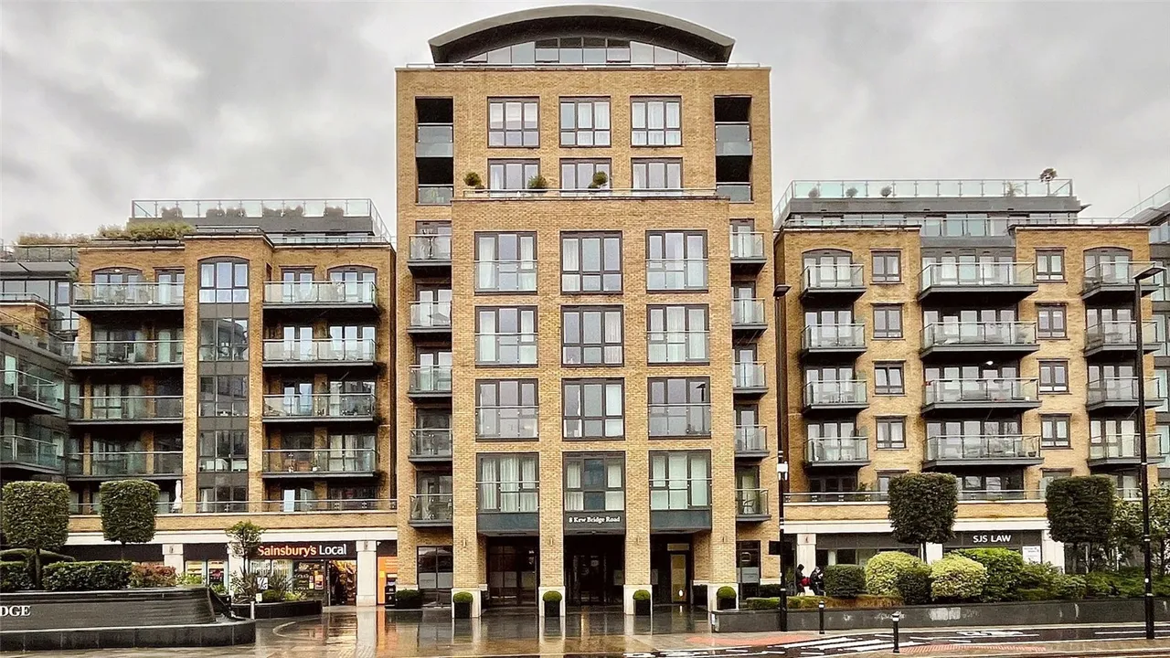 Kew Bridge Road, Brentford, TW8, photo 11