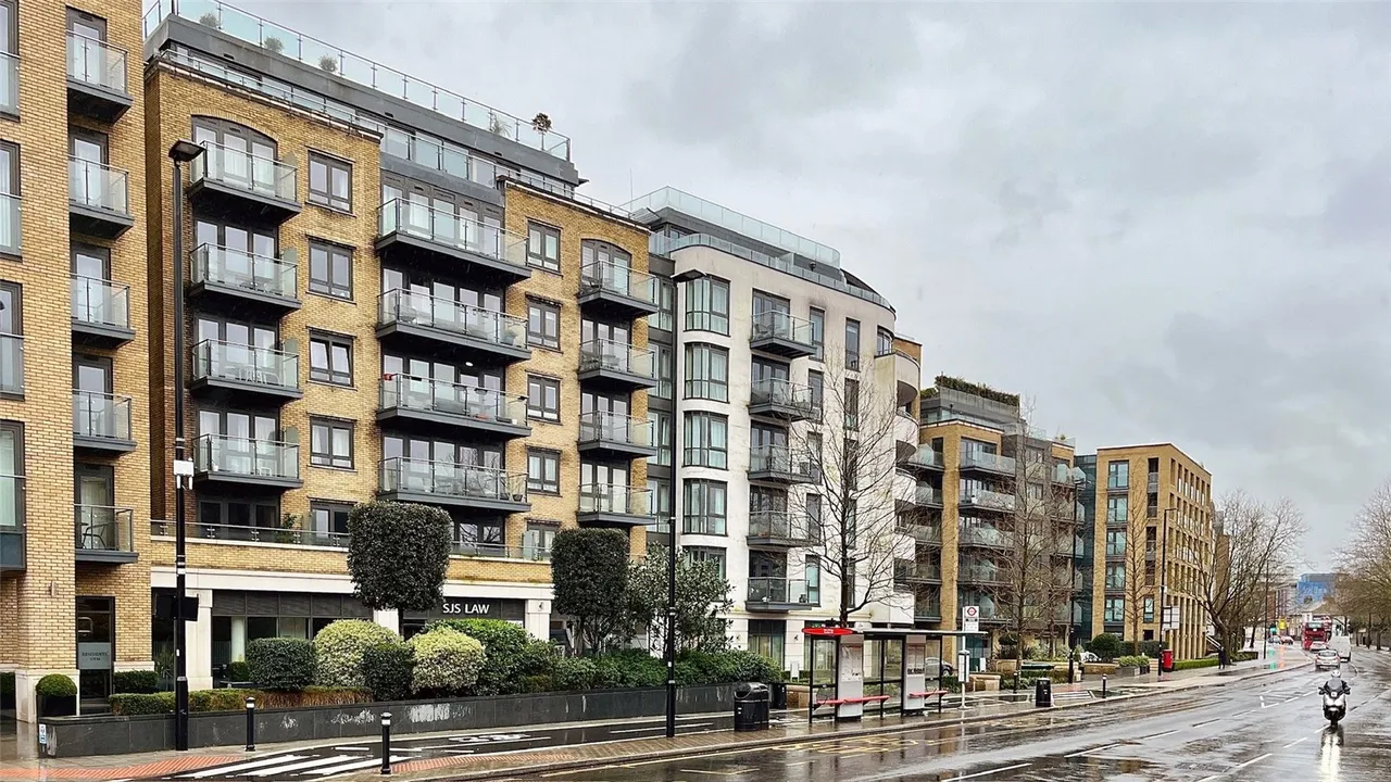 2 bed flat for sale, Kew Bridge Road, Brentford, TW8