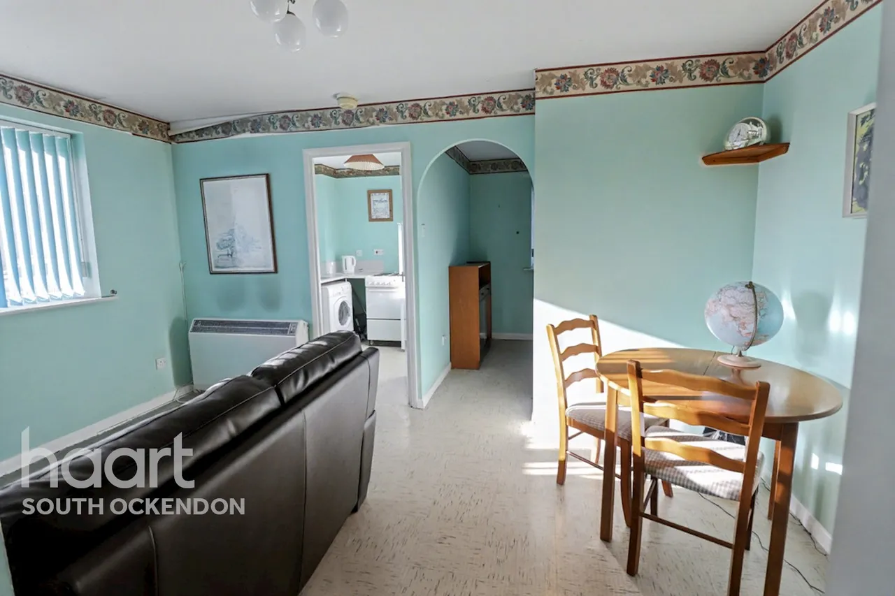 Danbury Crescent, South Ockendon, RM15, photo 3