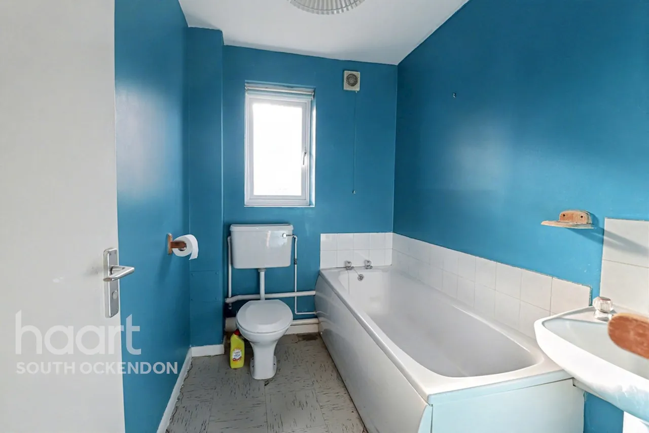 Danbury Crescent, South Ockendon, RM15, photo 5