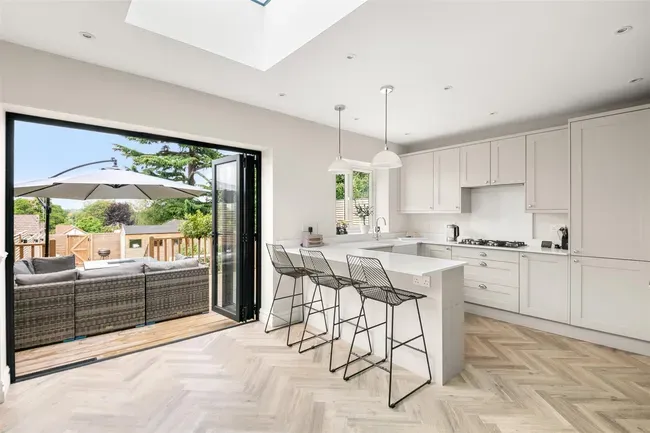 4 bed property for sale — Harefield Road, North Uxbridge