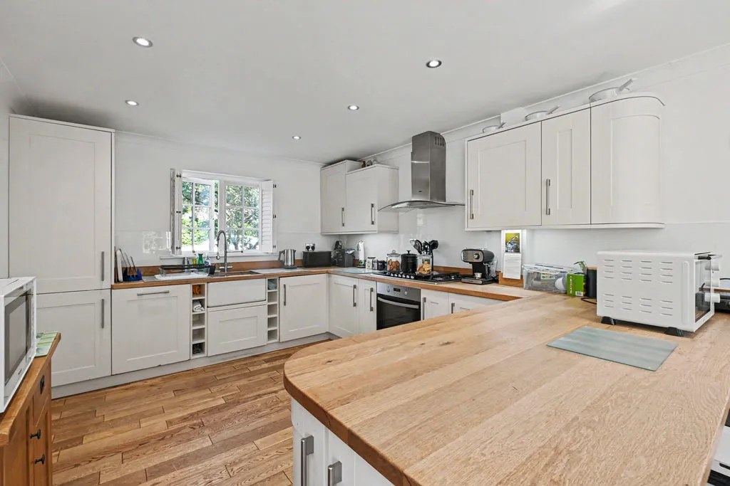 London Road, Aston Clinton, HP22, photo 3
