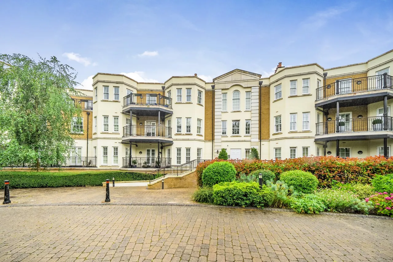 3 bed flat for sale, Keston, Kent