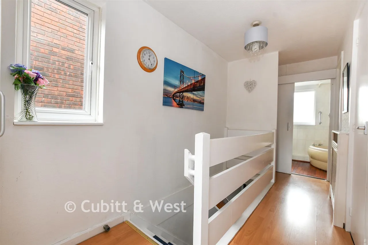 Foxley Close, Redhill, RH1, photo 7