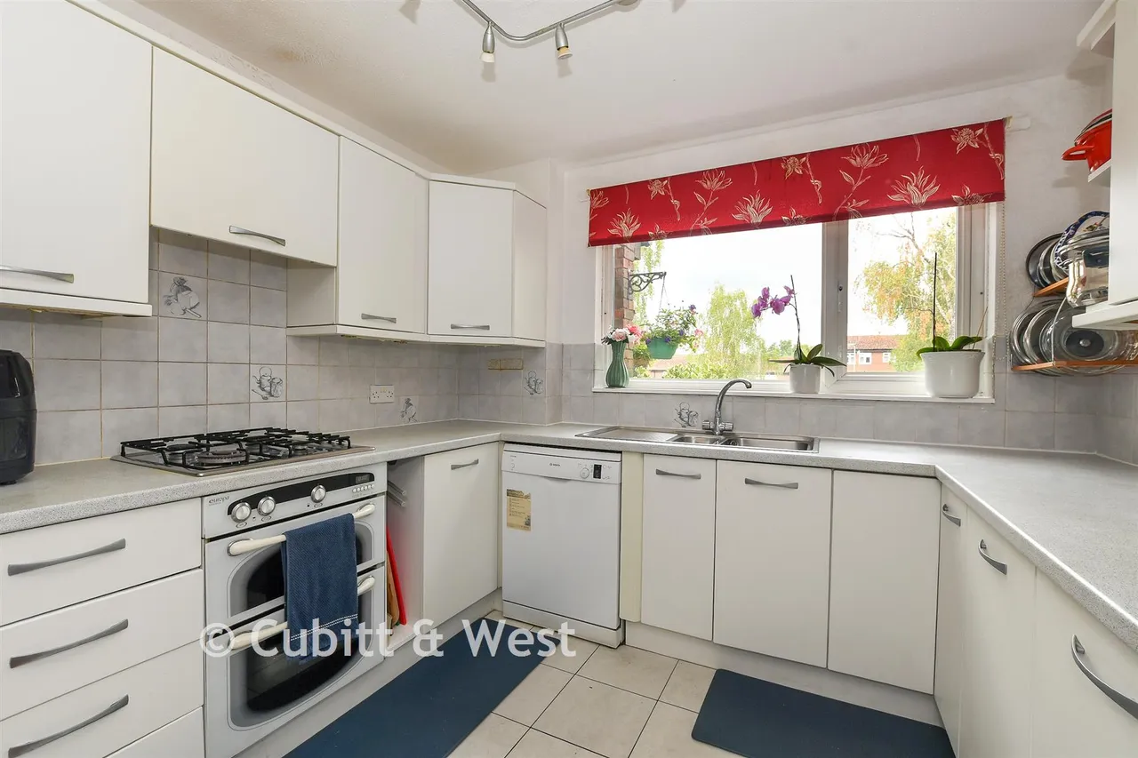 Foxley Close, Redhill, RH1, photo 6