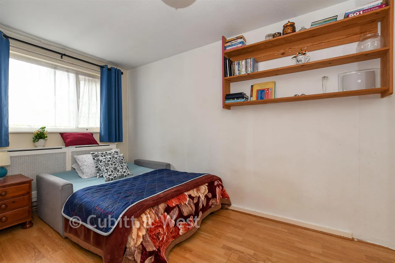 Foxley Close, Redhill, RH1, photo 9