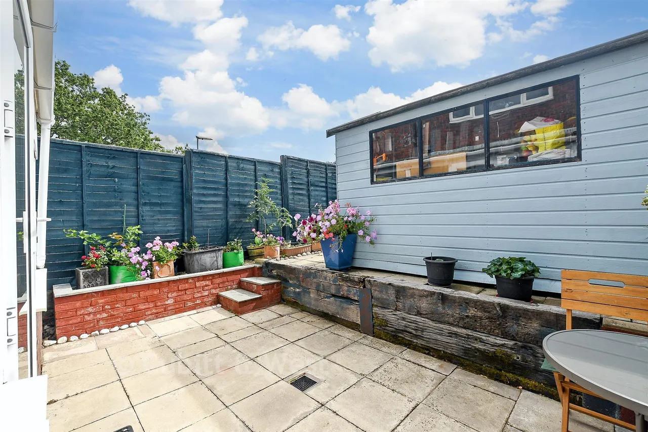 Foxley Close, Redhill, RH1, photo 12